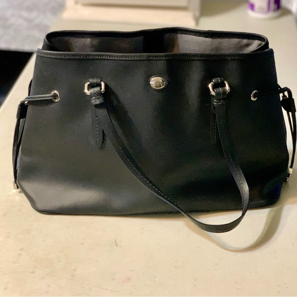 🩶 Coach Classic Black Leather Tote Bag